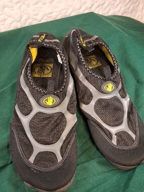 Body Glove Black and Yellow Intergrated Drainage Water Shoes